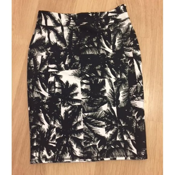 Fabletics Tropical print skirt Size Small - New - Picture 2 of 2